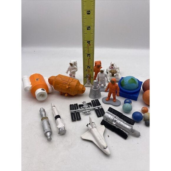 Safari NASA Astronauts Figures Planets and Accessories Toy Figures - Picture 4 of 12
